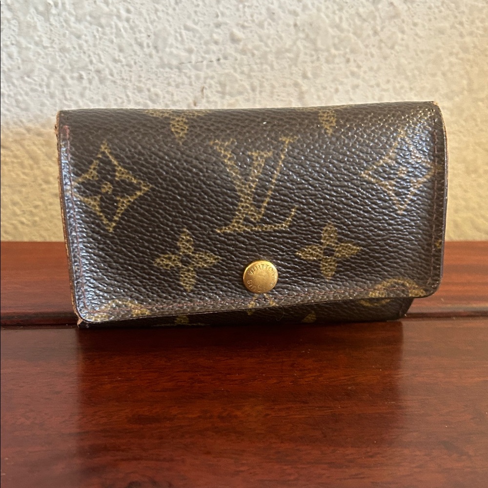 Louis Vuitton Brown Monogram  6 Key Holder